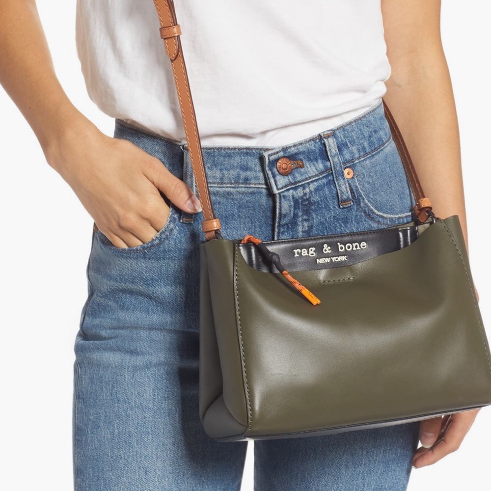 Rag n’ Bone passenger leather Crossbody bag.